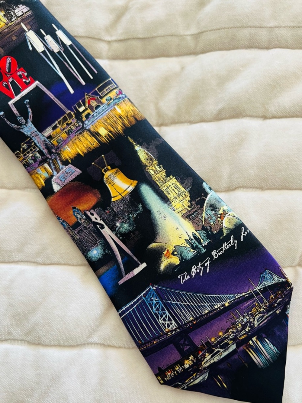 Museum Artifacts Philadelphia Cityscape Novelty 100% Silk Tie Rare